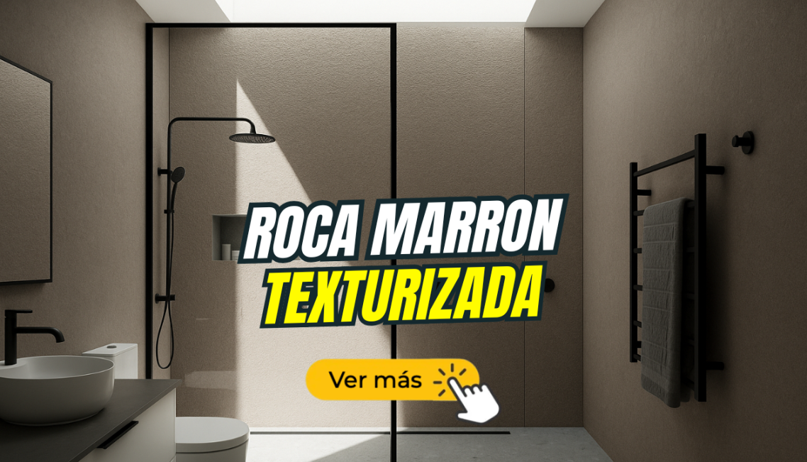 Baño moderno con roca marrón texturizada en las paredes y accesorios elegantes.