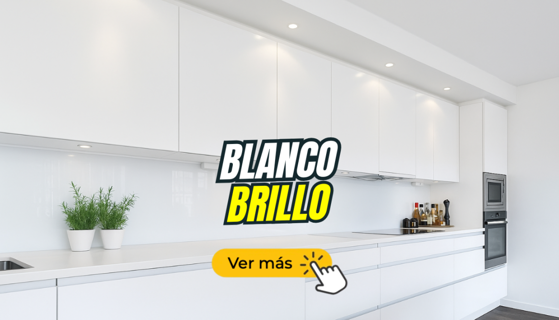 Cocina moderna con muebles blancos y detalles brillantes, texto promocional visible.