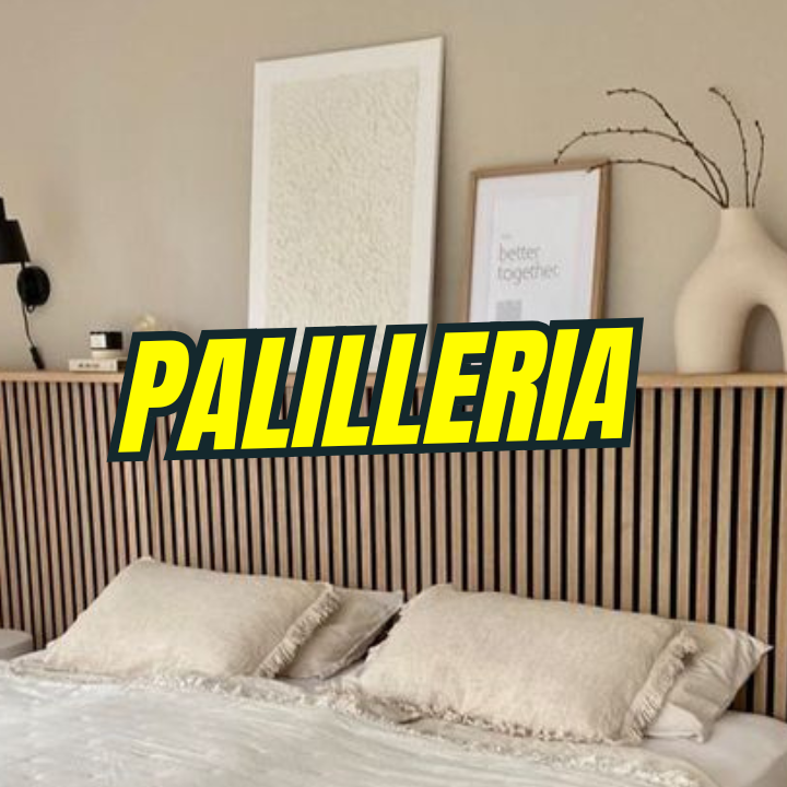 Superficie de placas decorativas de mármol claro con vetas grises con un perfil de aluminio en la esquina