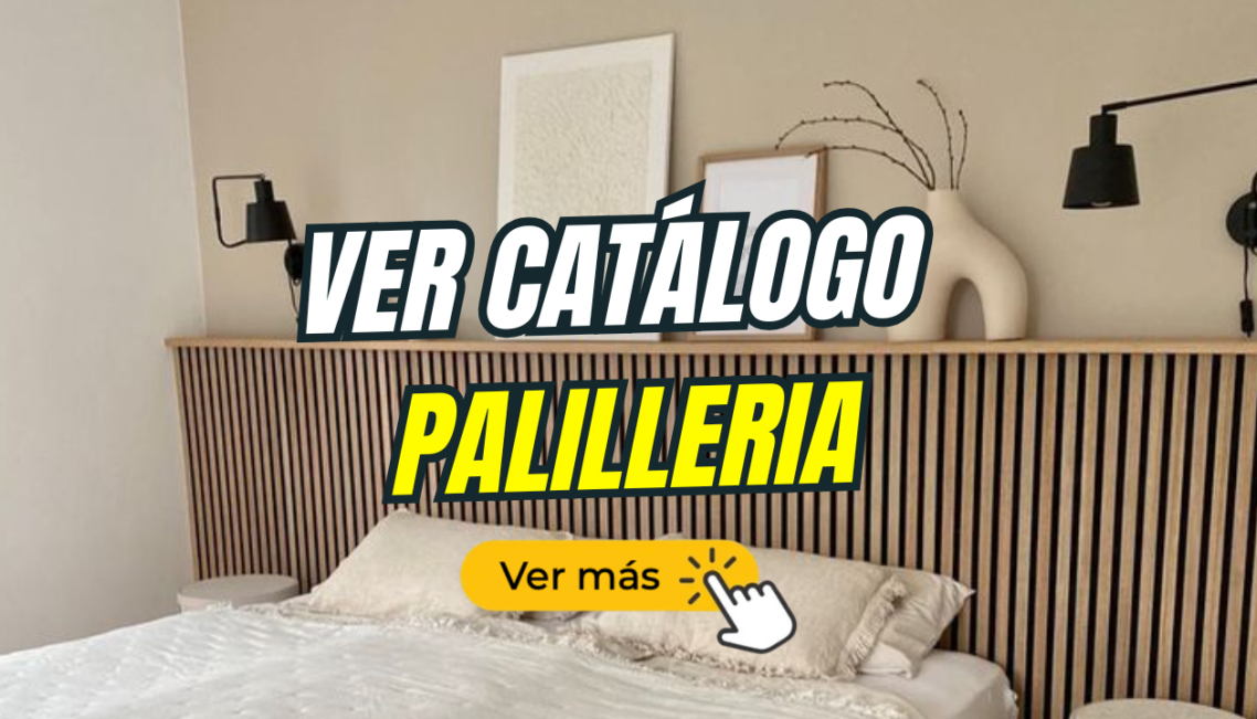 Habitación moderna con cama, cabecero de madera y lámparas elegantemente decoradas.