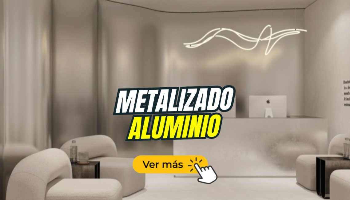 Recepción moderna con paredes metálicas y mobiliario blanco. Texto "METALIZADO ALUMINIO".